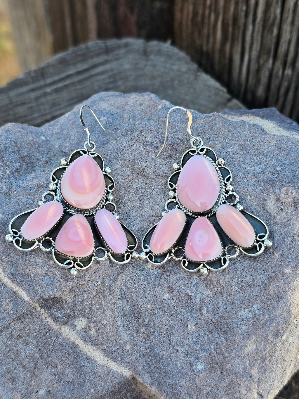 Pink Conch Shell Daggling Fan Earrings – Chaco Canyon Trading