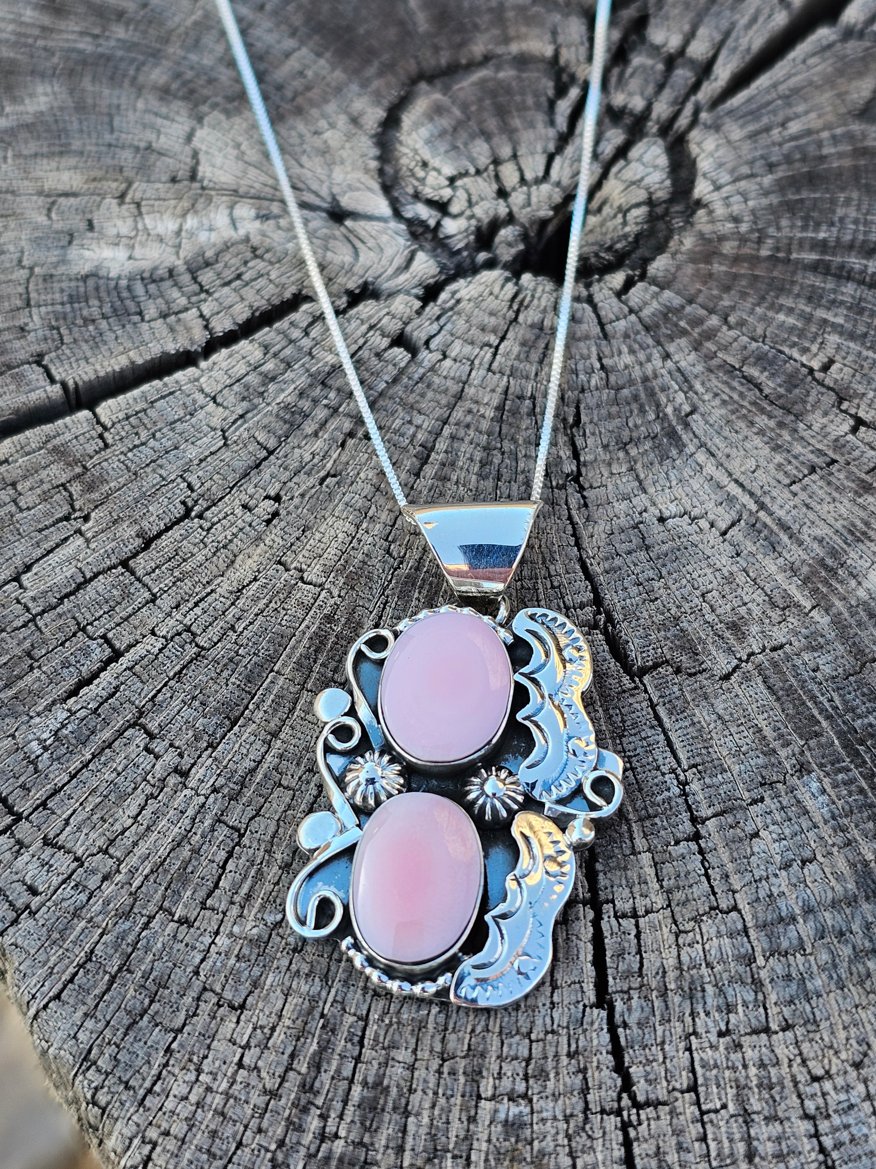 Livley Double Pink Conch Shell Pendant