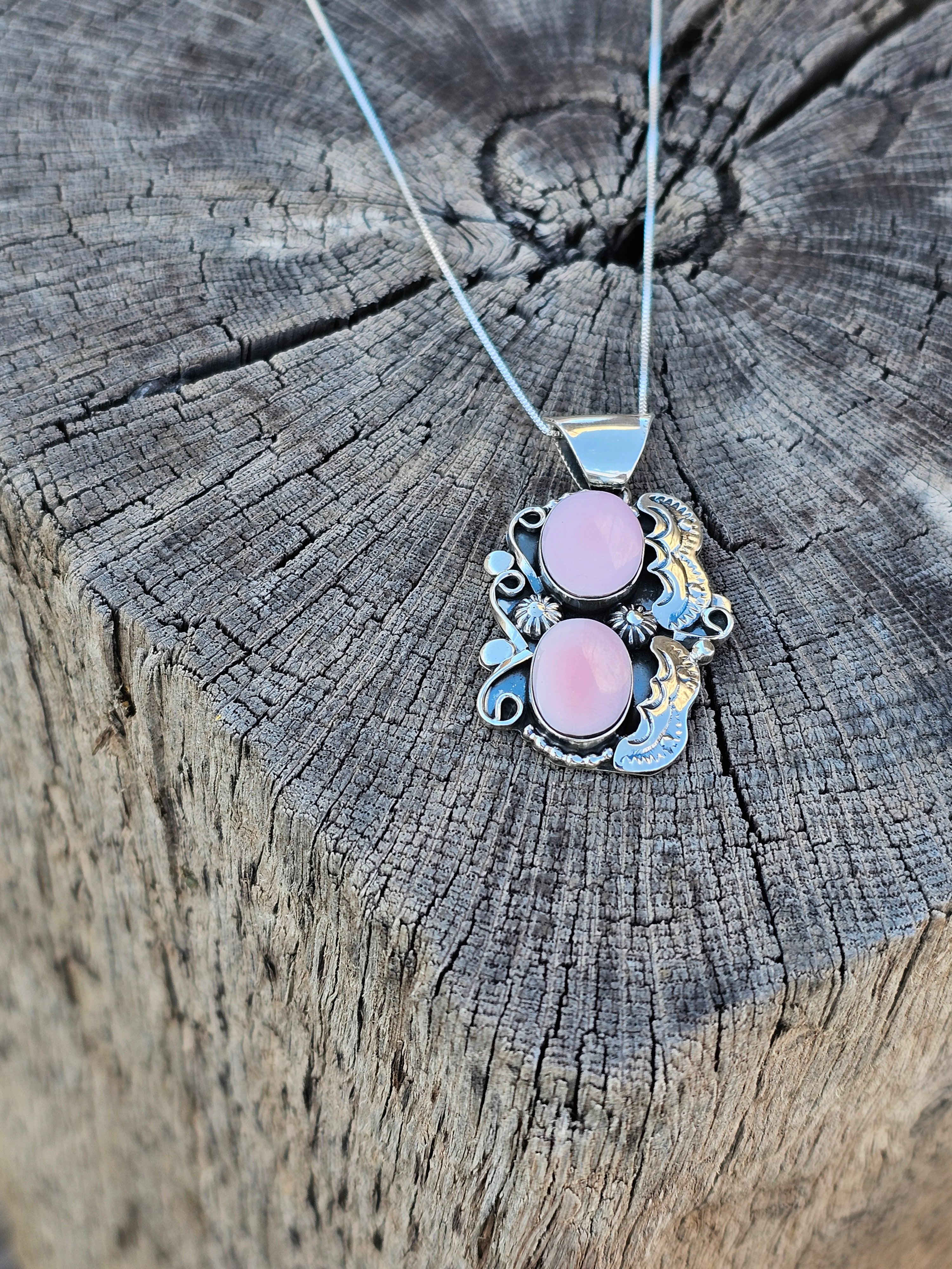 Livley Double Pink Conch Shell Pendant