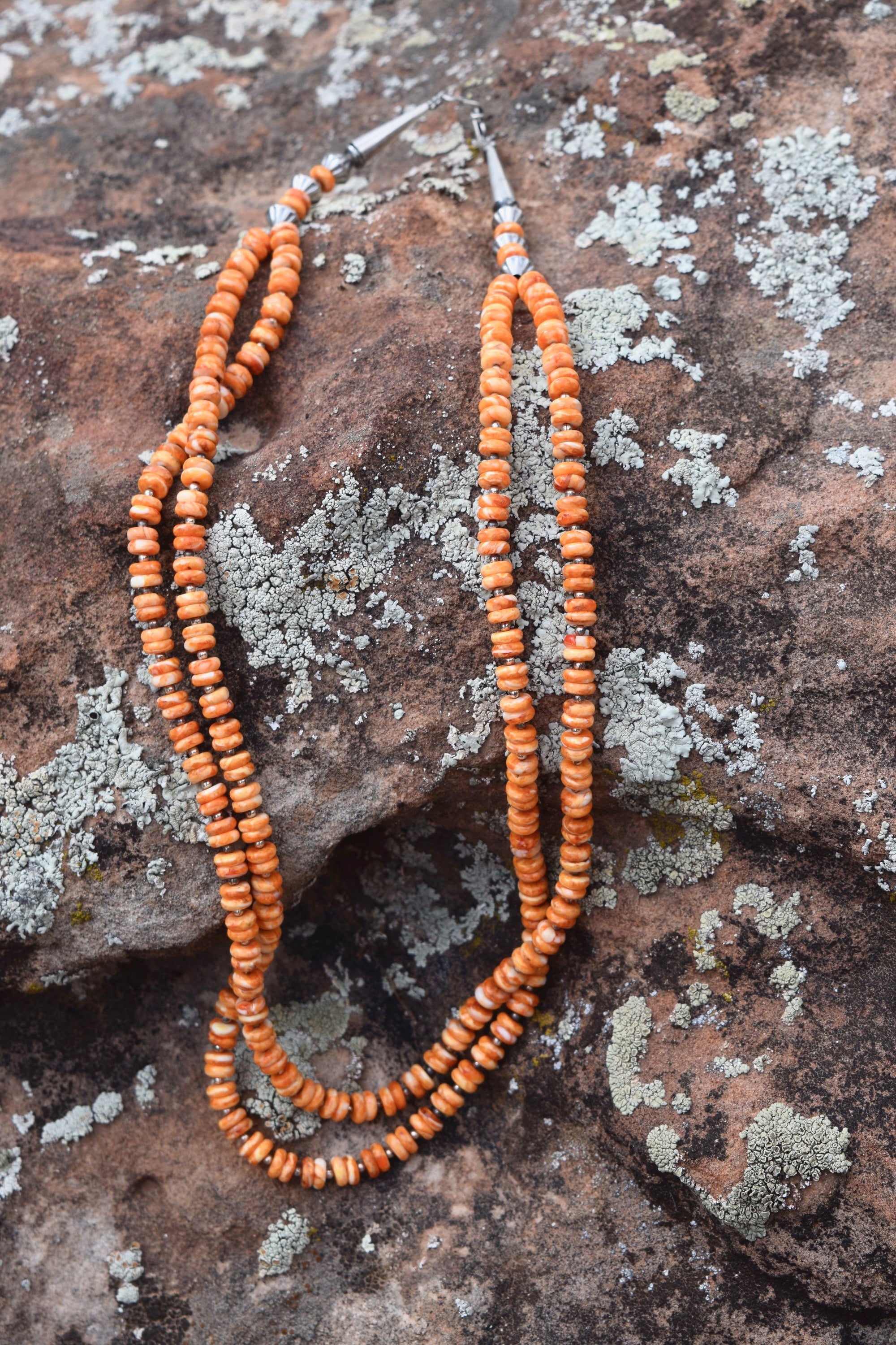 ORANGE SHELL AND SILVER NECKLACE