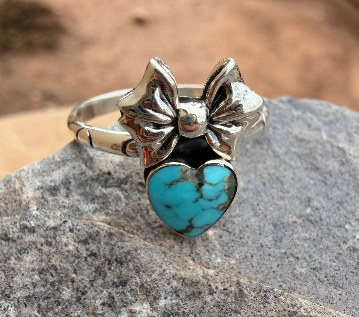 Bow-Heart Ring