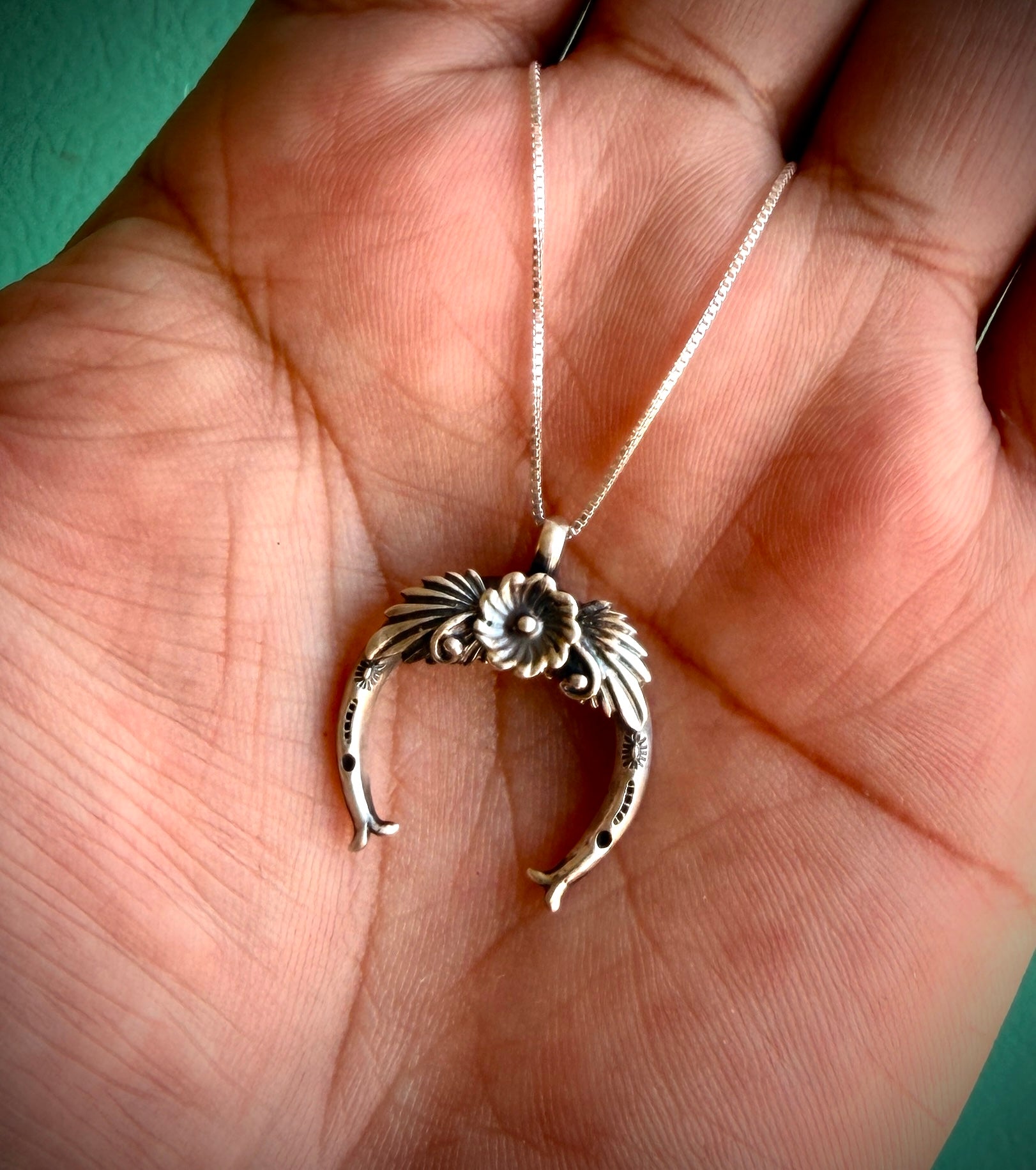 Flower Leaf Naja Necklace