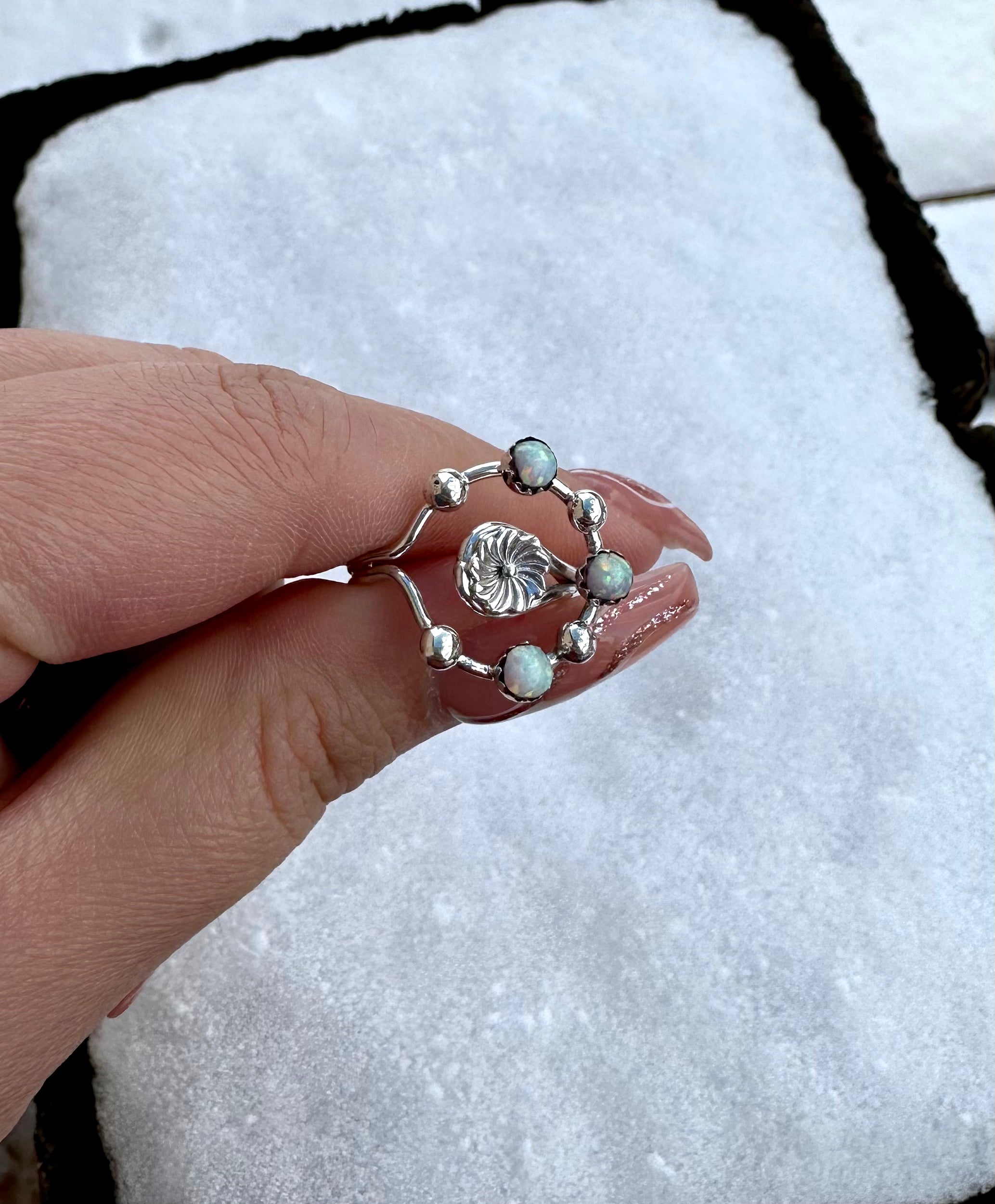 Adjustable 3 Stone Flower Power