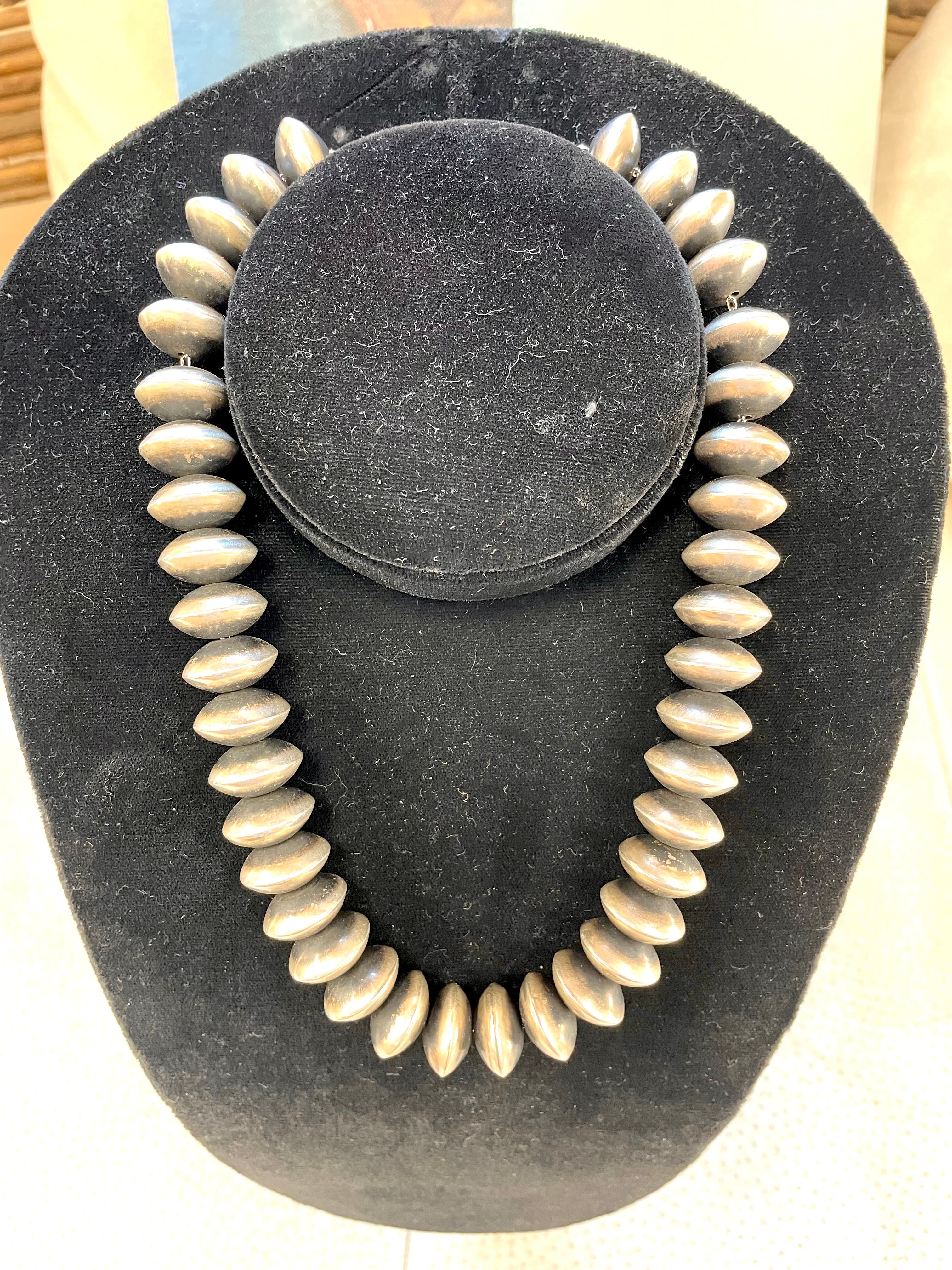 Navajo Pearl 16" Bead Necklace