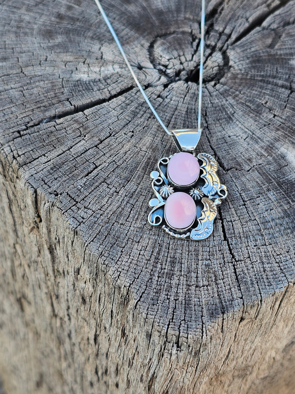 Livley Double Pink Chonh Shell Pendant