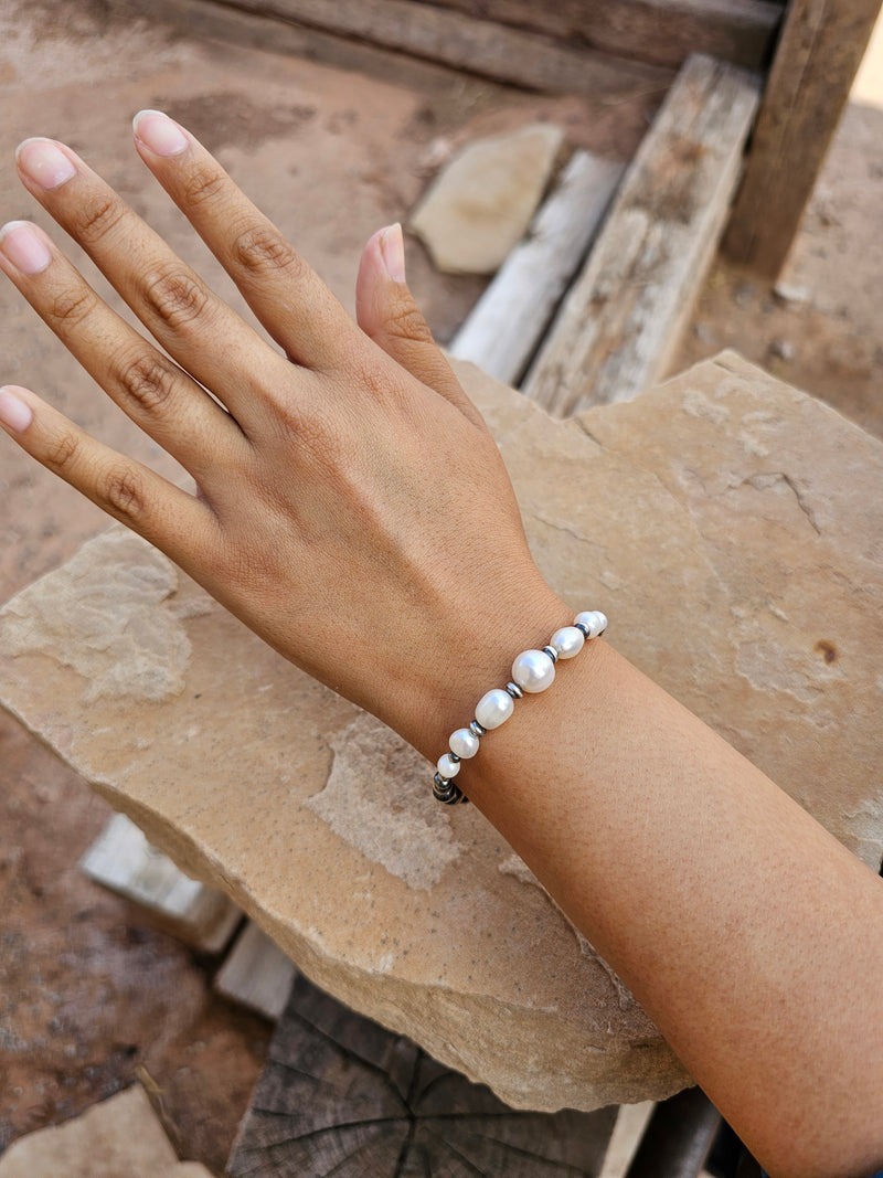 The Glory of Pearls Bracelet