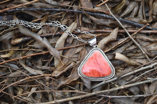 VINTAGE RED SPINEY TRIANGLE NECKLACE