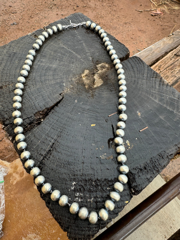 Handmade Navajo Pearl 8 Round Bead