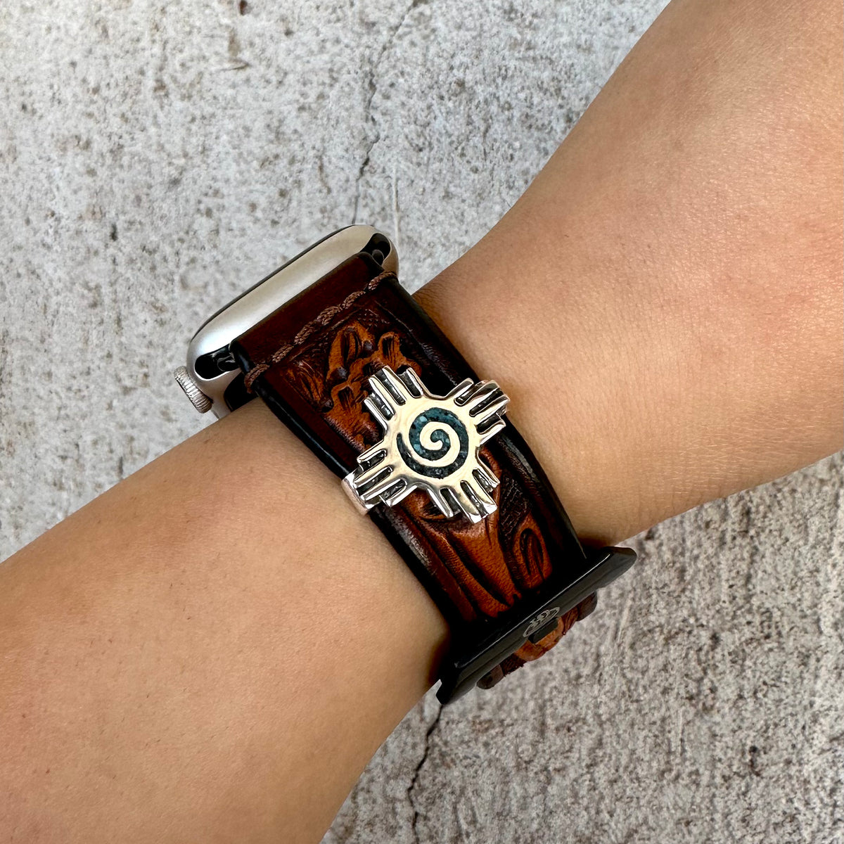 IMG_4585.heic?crop=center&