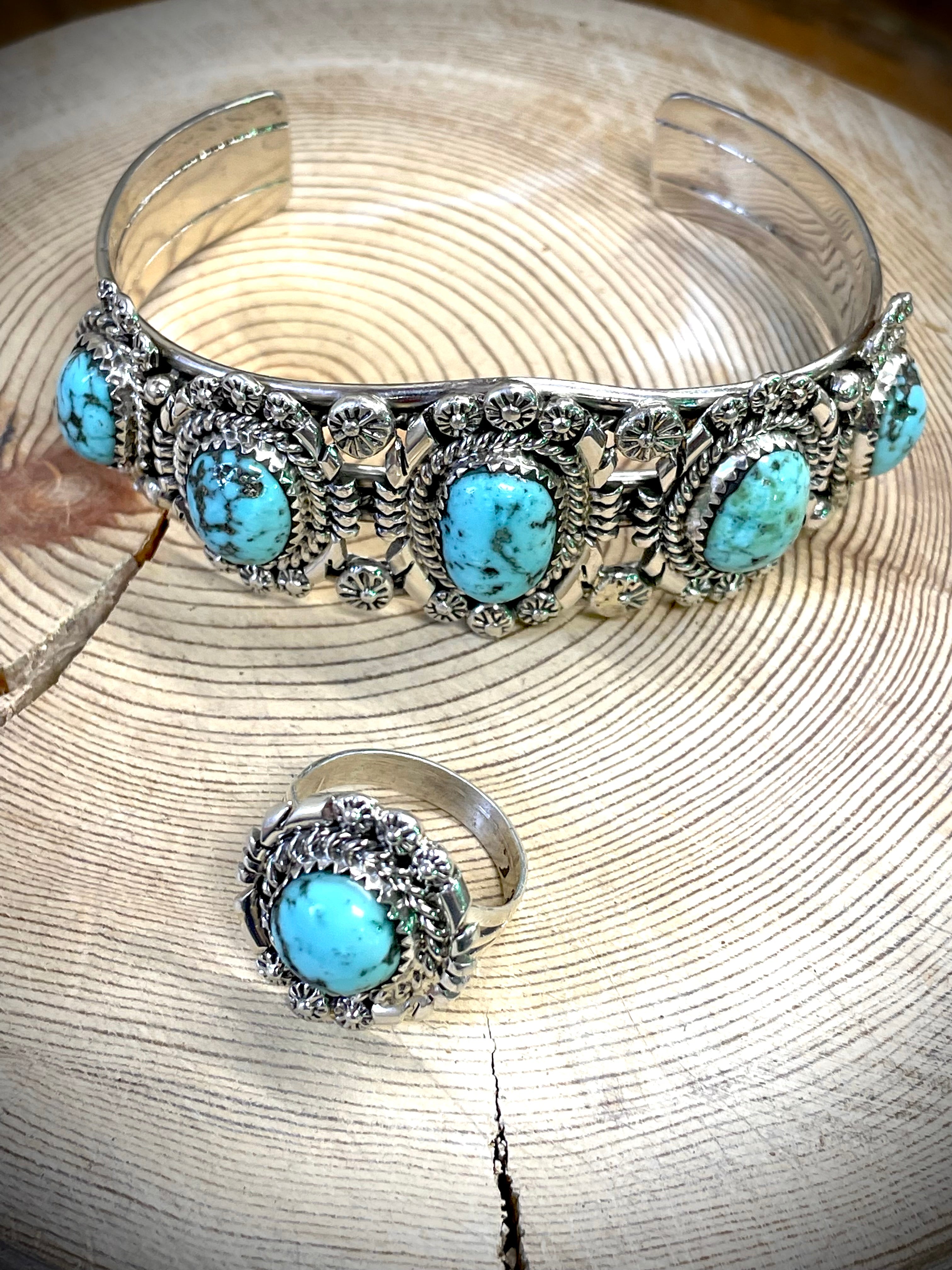 Feelin' the Feelin' Blue Turquoise Cuff and Ring Set