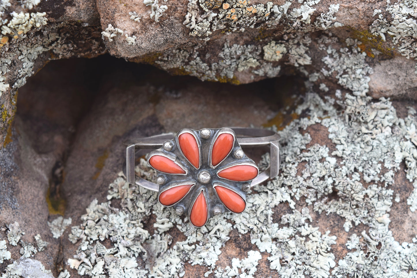 MEDITERRANEAN CORAL FLOWER BRACELET FROM THE RODEGRS COLLECTION