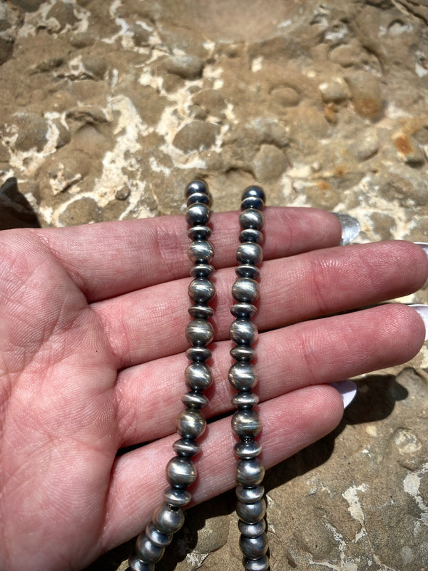 Navajo Pearl 18" Saucer and Round Bead Necklace