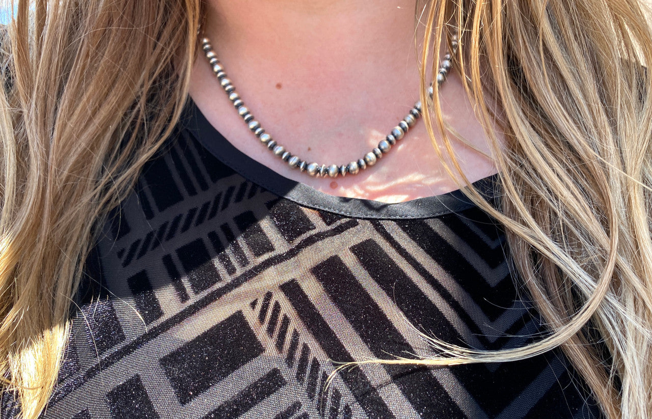 Navajo Pearl 18" Saucer and Round Bead Necklace